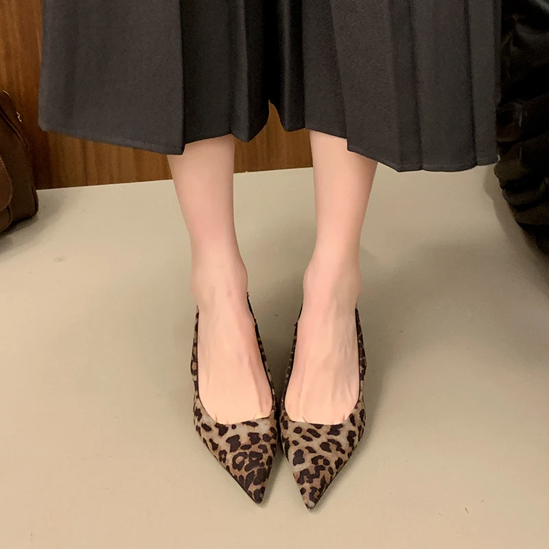 

2025 Summer Fashion Sexy Leopard Print Commuter Women's Shoes Designer Non-slip Pointed Open Heels Comfortable Women's Slippers