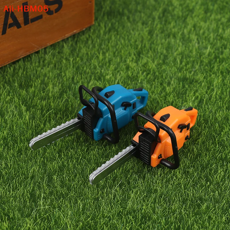 (HB05)1PC Simulation Repair Tool Saw 1:12 Doll House Miniature Chain Saw Lawn Mower Garden Decor Furniture Accessory Pretend Toy