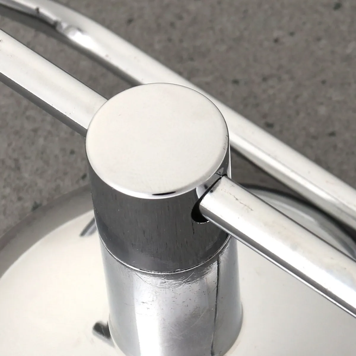 

Держатель для туалетной бумаги из нержавеющей стали на присоске, настенный, для рулонов, полка для полотенец, экономия места в ванной, защита от ржавчины и коррозии