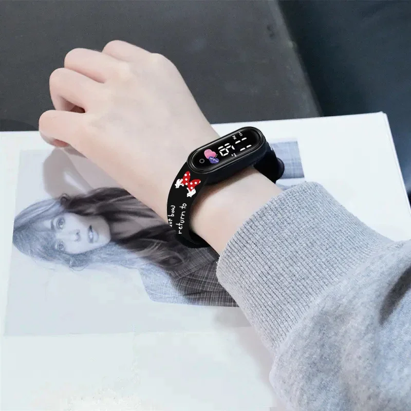 Disney Mickey Minnie Mouse orologi per bambini figure di personaggi dei cartoni animati LED Touch impermeabile elettronico per bambini guarda il giocattolo dei regali di compleanno