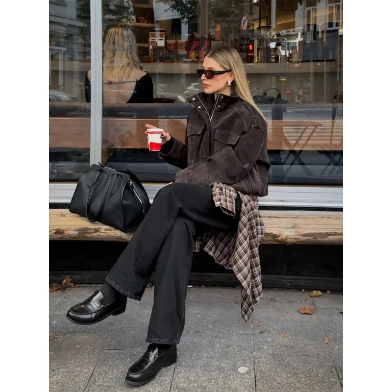 

Стильная короткая замшевая куртка с отложным воротником для женщин, повседневная, с длинными рукавами, воротником-стойкой, карманами на молнии, свободного кроя, весна 2026, уличная верхняя одежда для женщин