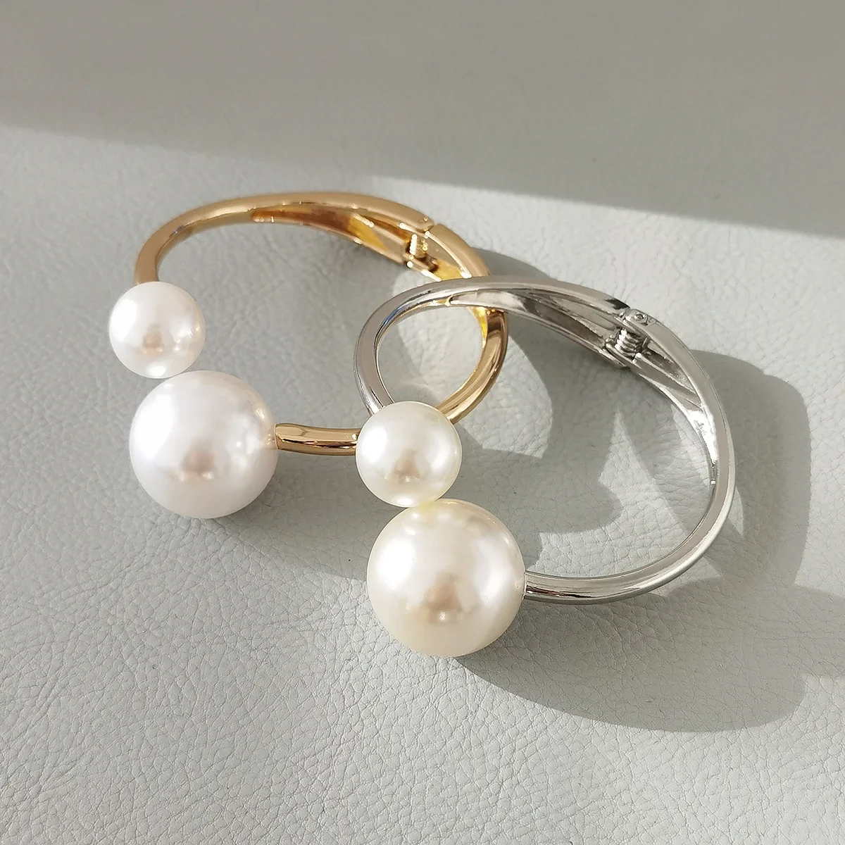 Jewelry 2025 Hot Pearl Spring Open Bracelet Fashion Business Niche Sweet Cool Personality Girlfriend Bangles Valentine Love Gold