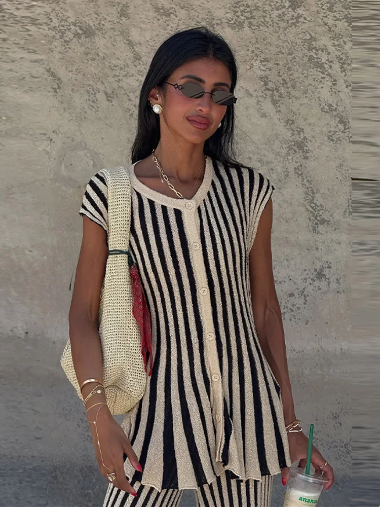 

Повседневный полосатый вязаный жилет с длинными брюками, женский шикарный плиссированный жилет с круглым вырезом, прямые эластичные комплекты брюк, женские праздничные комплекты 2025 Street