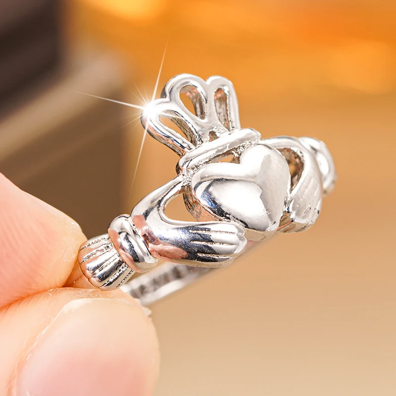 CAOSHI Hand by Hand Love Crown Design Friends Rings for Women Caved Letter 