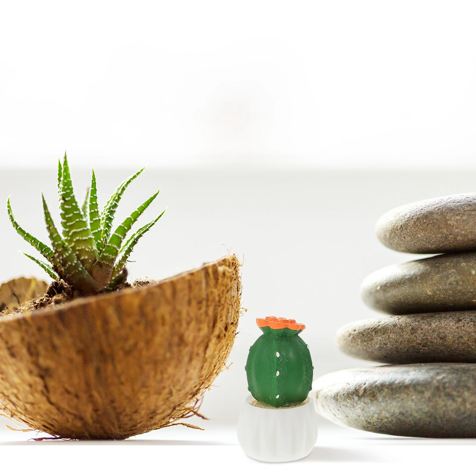 

4pcs Mini Cactus Decor Artificial Plants Resin Durable Realistic Versatile Desk Indoor naments Fake Potted Greenery Atmosphere