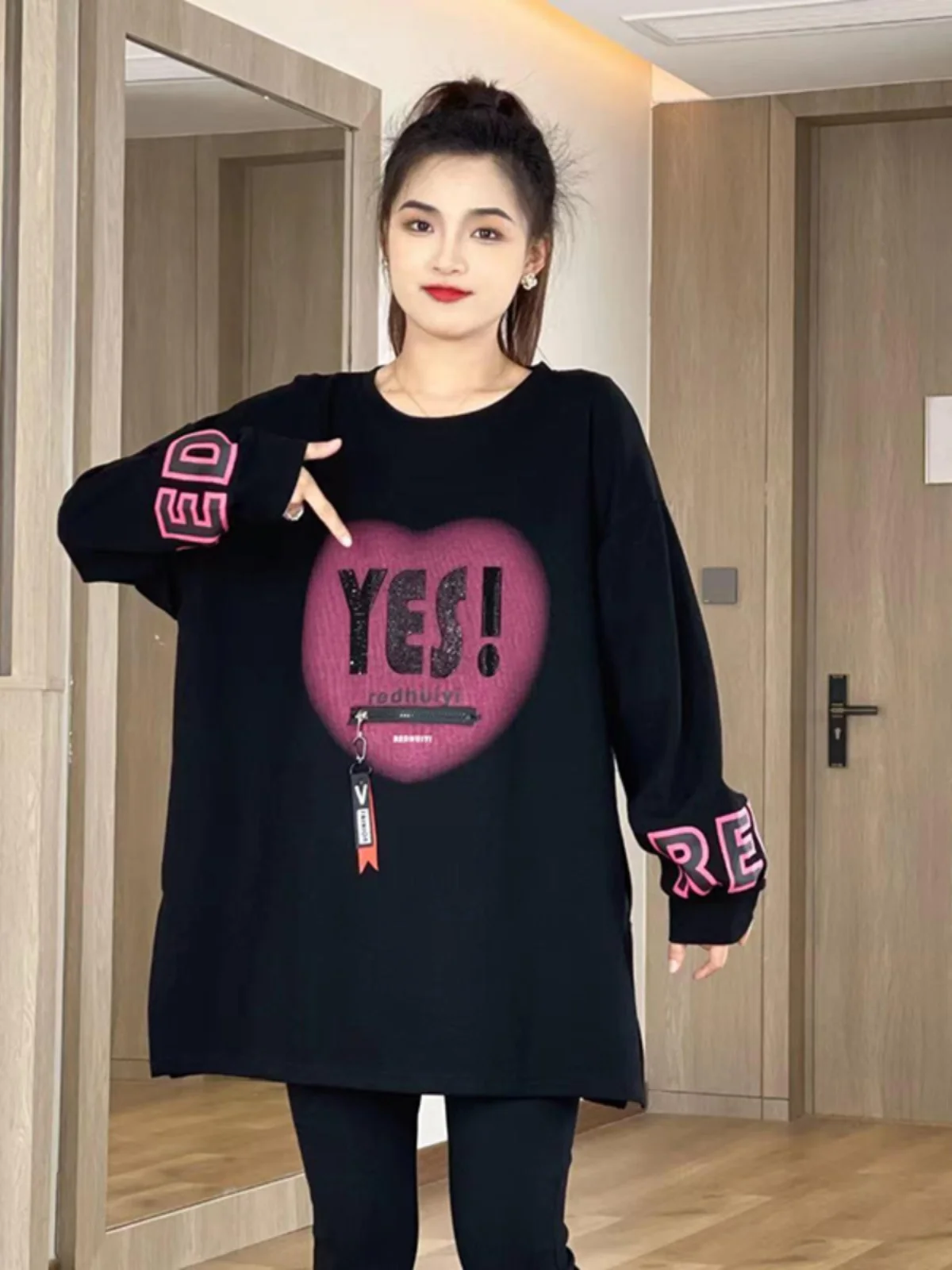 

Свободная хлопковая футболка с длинным рукавом для женщин больших размеров, повседневный топ с модным принтом в виде букв и сердец, на молнии, осенняя новинка