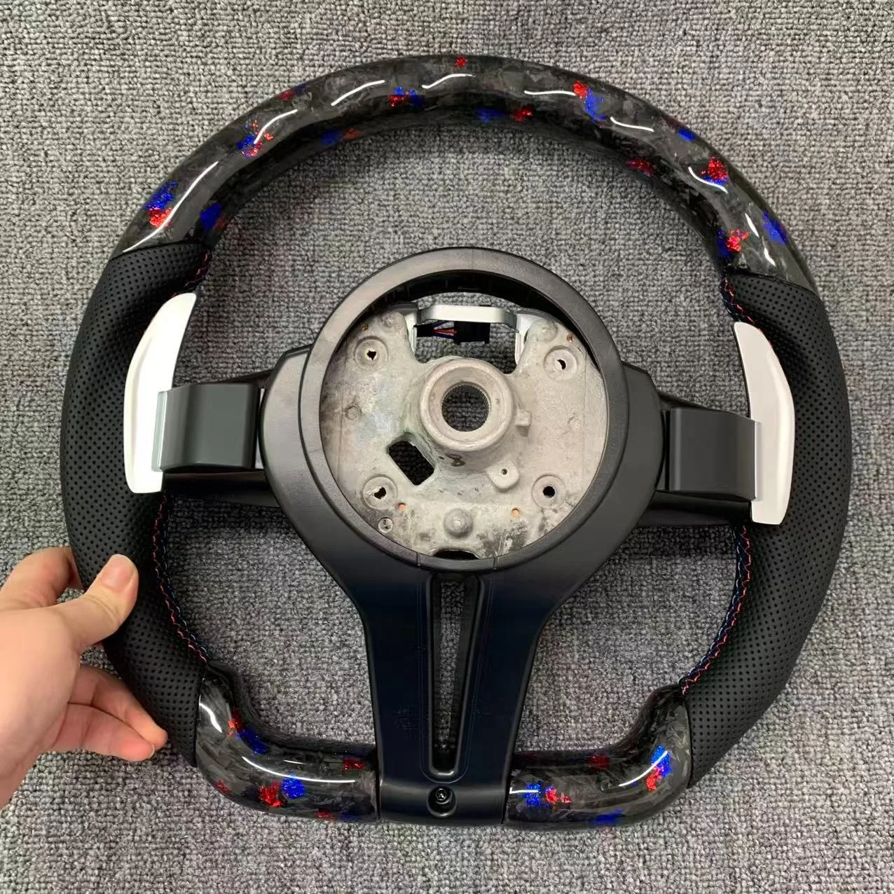 Blauer Geschmiedeter Carbon-Lenkradrahmen für BMW F10 M5 F30 M4 F82 M3 F80 M2 M1 M3 M6 X3m X5m X6m F02 F45 F32 Zubehör – Detail 5