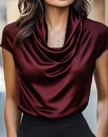 Chemisier en satin à col bénitier et manches courtes pour femmes, élégant, coupe ajustée, idéal pour le travail et les soirées. 1