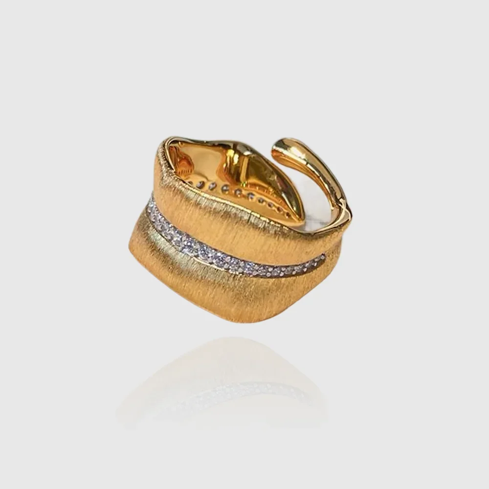 

Light luxury wire drawing bananas leaf shaped diamond inlaid ring Couple High quality retro palace style irregular ring jewelry