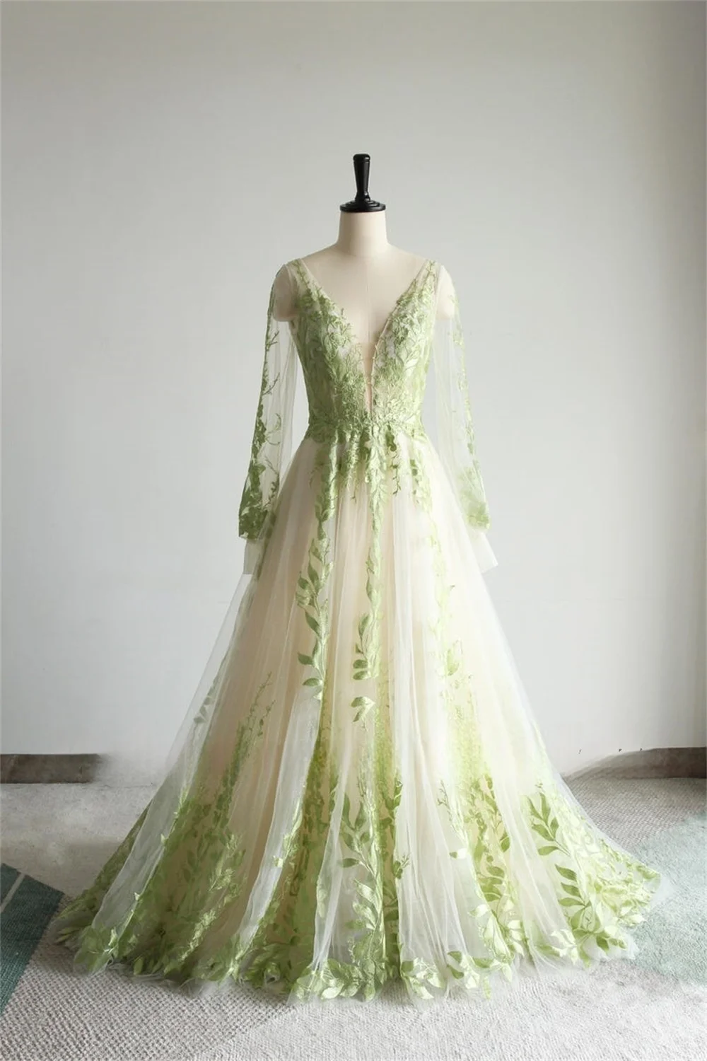 Green Leaf Wedding Dress: A Nature-Inspired Masterpiece for the Modern Bride