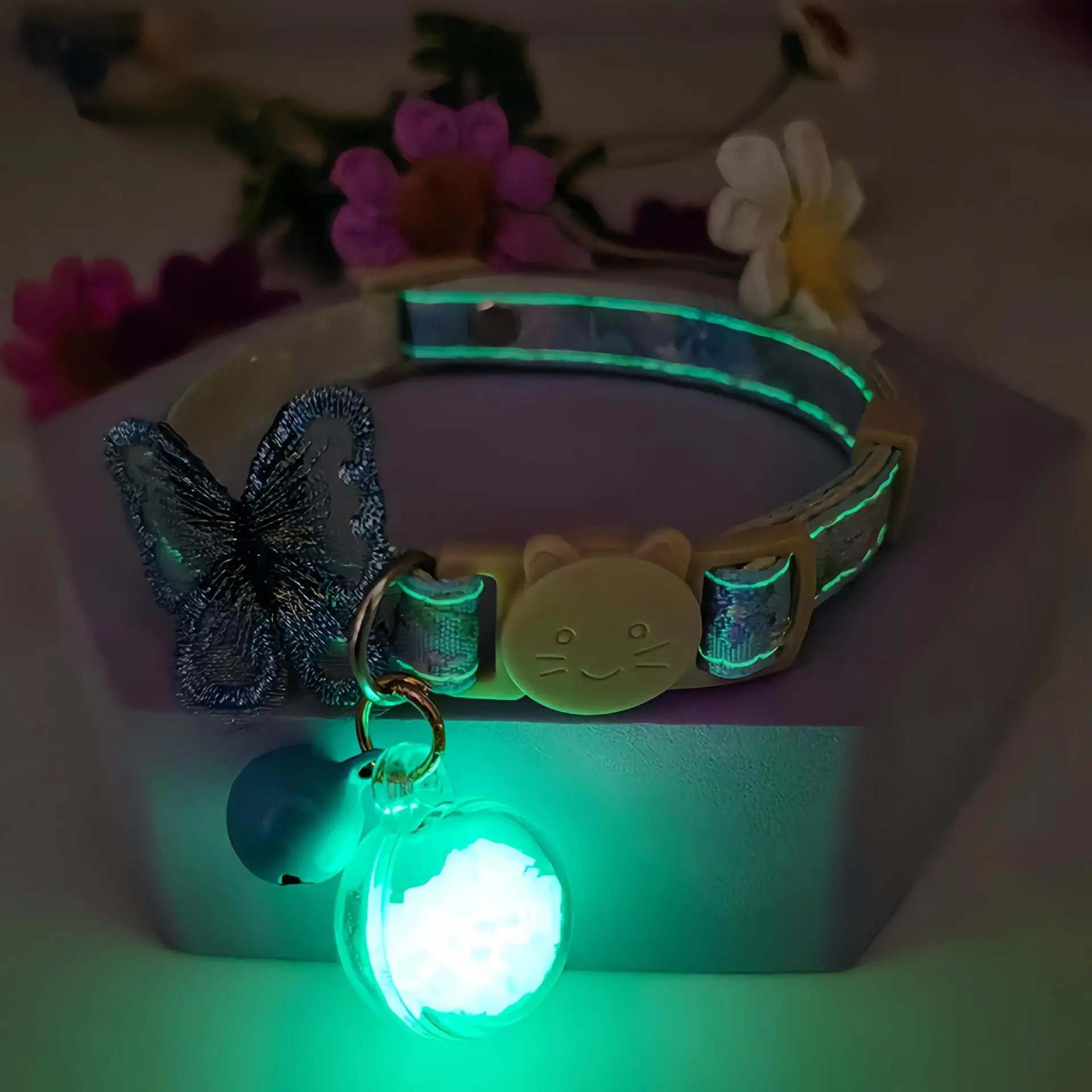1 Stück im Dunkeln leuchtendes Katzenhalsband mit Schmetterlings- und Blumendesign, niedliches Katzenhalsband, Halsband für Hauskatzen/Außenkatzen, keine Batterie erforderlich – Detail 16