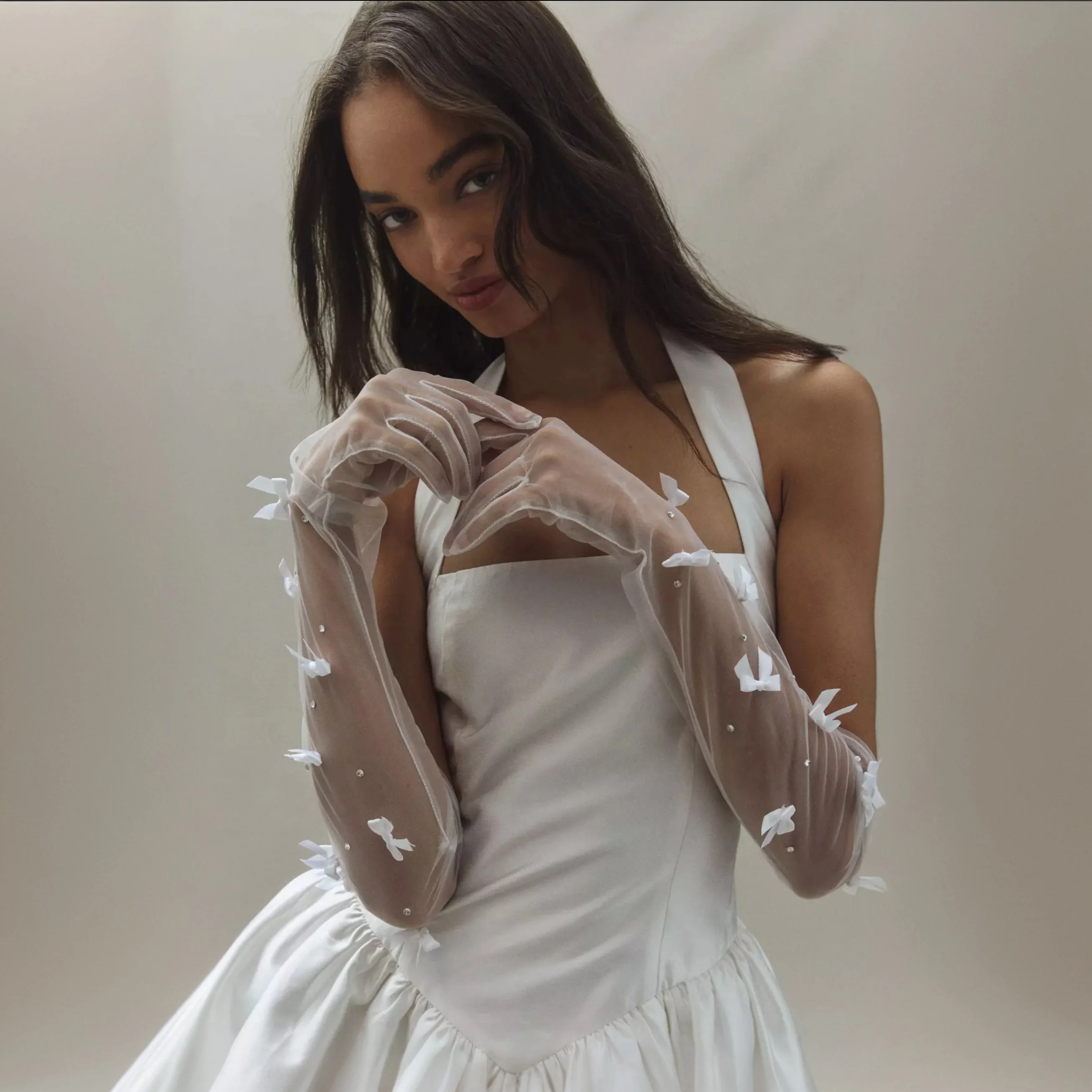 قفازات الزفاف الأنيقة اليدوية Bowknot حجر الراين قفازات بيضاء حفلات الزفاف عشاء الأطراف تألق اكسسوارات الزفاف لينة GM05 #2