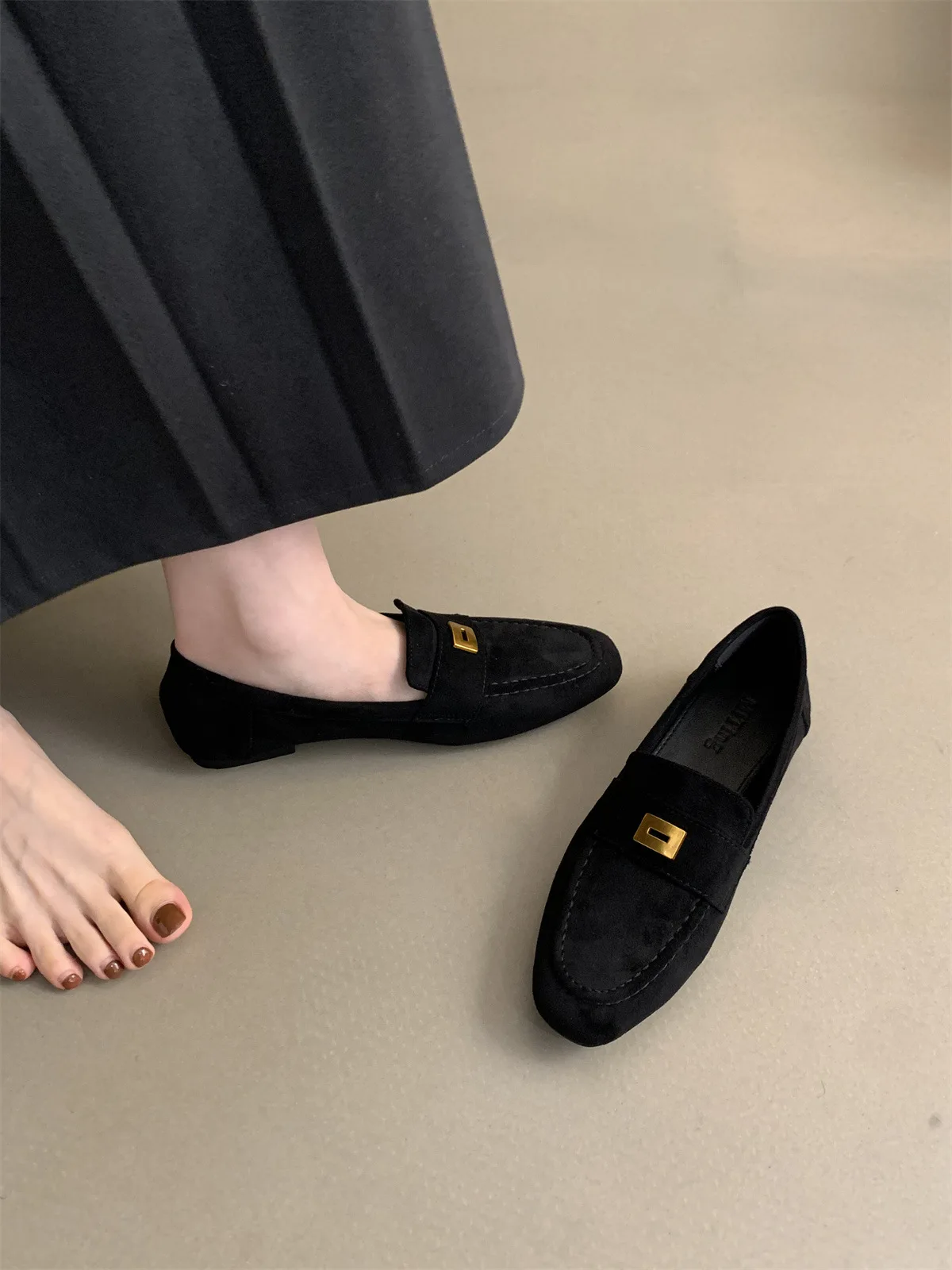 Quality Suede Leather Loafers Women Flat Casual Shoes Leather Metal Decor Slip on Mules Spring Summer Walk Runner Shoes Woman