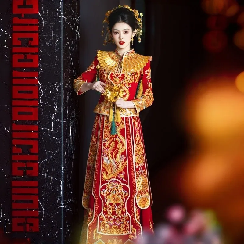

The bride's new Chinese-style wedding dress is a perfect choice for going out and getting married