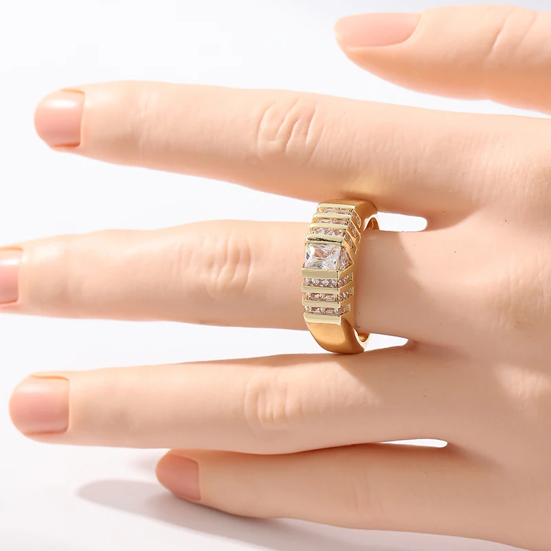 Exquisiter Eingelegter Weißer CZ Damenring Trendiger Goldfarbener Geometrischer Alltags- und Partyschmuck Jubiläumsgeschenk – Detail 1