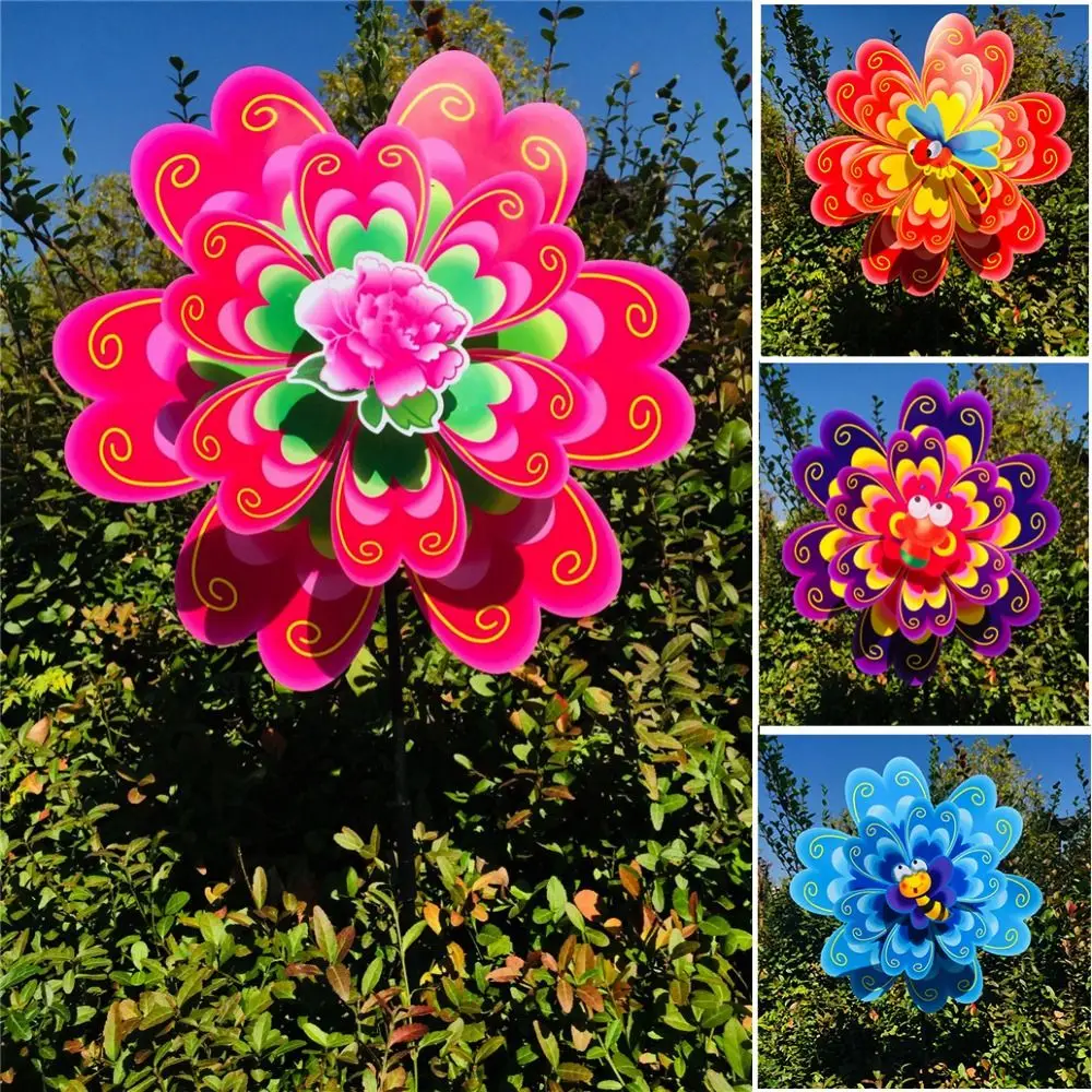 다양한 스타일의 만화 캐릭터, 화려한 전통 풍차, 나비, 벌, 잠자리, 화려하게 회전하는 풍차 장식, 피크닉 장식용 장난감