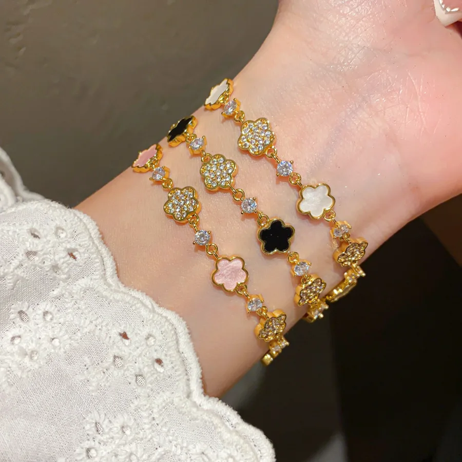 

Flower Pendant Sliding Adjustable Bracelet - European-American Elegant Charm, Luxury High-End Versatile Jewelry for Women