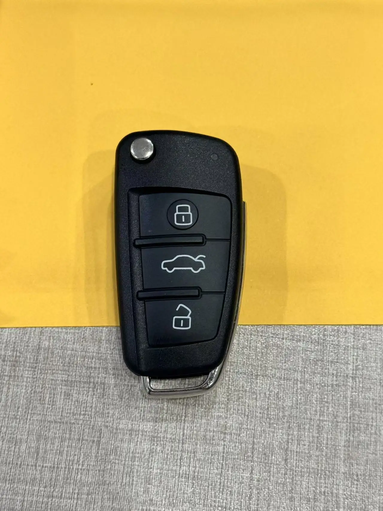 

Car Flip Remote Key Haverage LG For Audi A1 A3 TT S1 S3 Q3 2005 A2 A3 A4 A6 A6L A8 Q7 3 Buttons