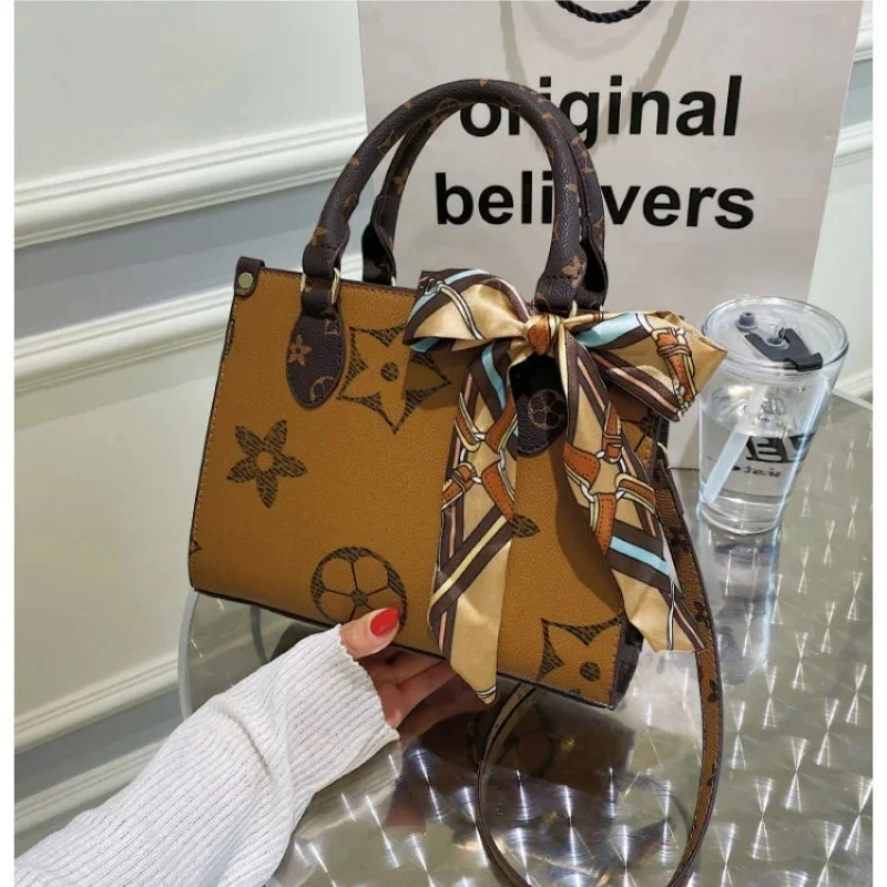 

Сумка с ретро-принтом, модная пригородная сумка большой вместимости, легкая сумка в роскошном стиле, маленькая сумка для подмышек в ароматном стиле.