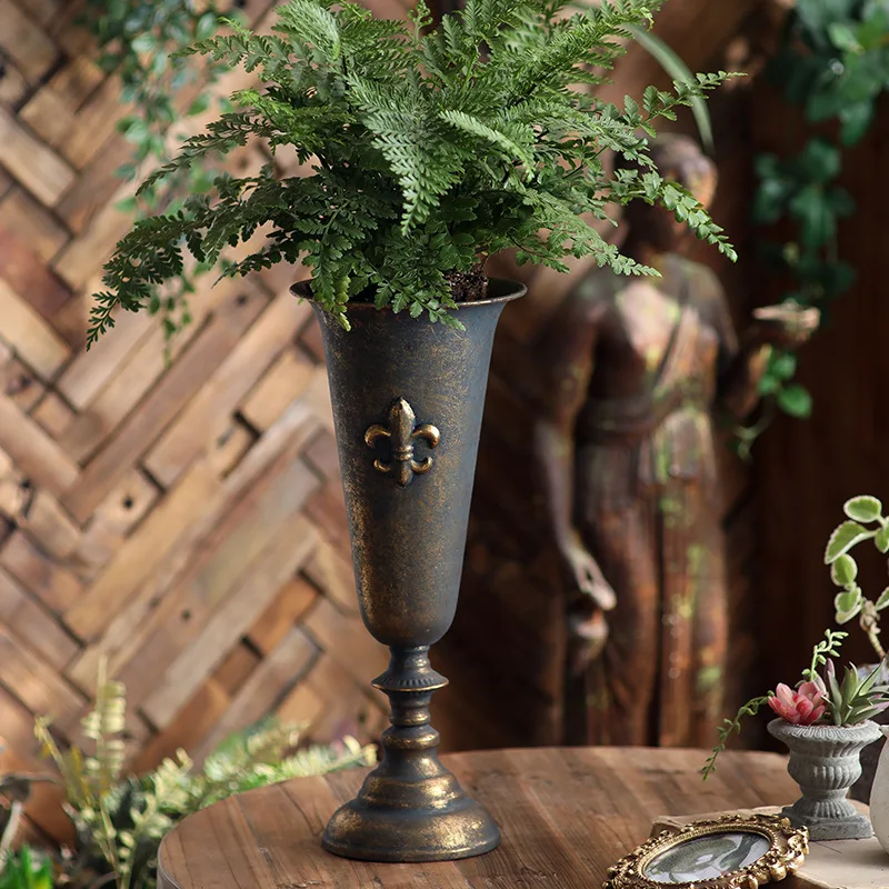 American vintage vase ornaments, restaurant desktop landscaping decorations, foreign trade iron crafts, tall potted plant access