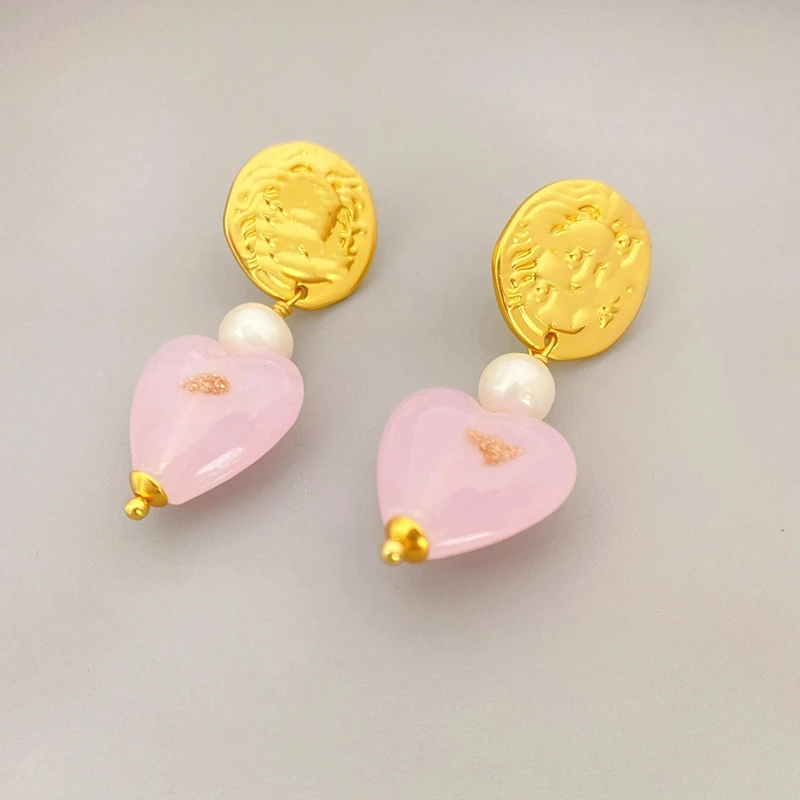 

Cute Sweet Pink Resin Heart Pendant White Pearl Beads People Face Coin Charms Statement Earrings for Women Temperament Earrings