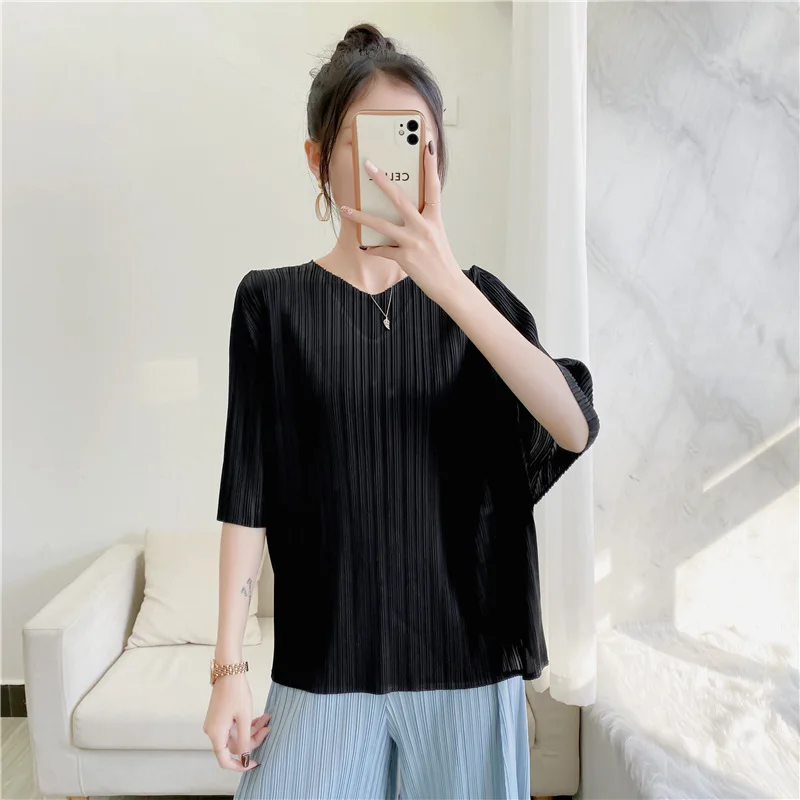 GGHK Pleated Tops Women\'s Summer T-shirt Short-sleeved V-neck Large Size Comfortable Leisure 2023 Summer New Solid Color Simple