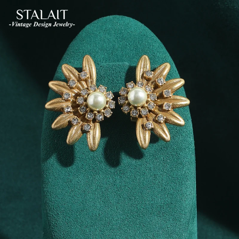 

Vintage Half Daisy Flower Stud Earrings for Woman Pearls Antique Jewelry Accessories Gold Color Korean Fashion New Arrival