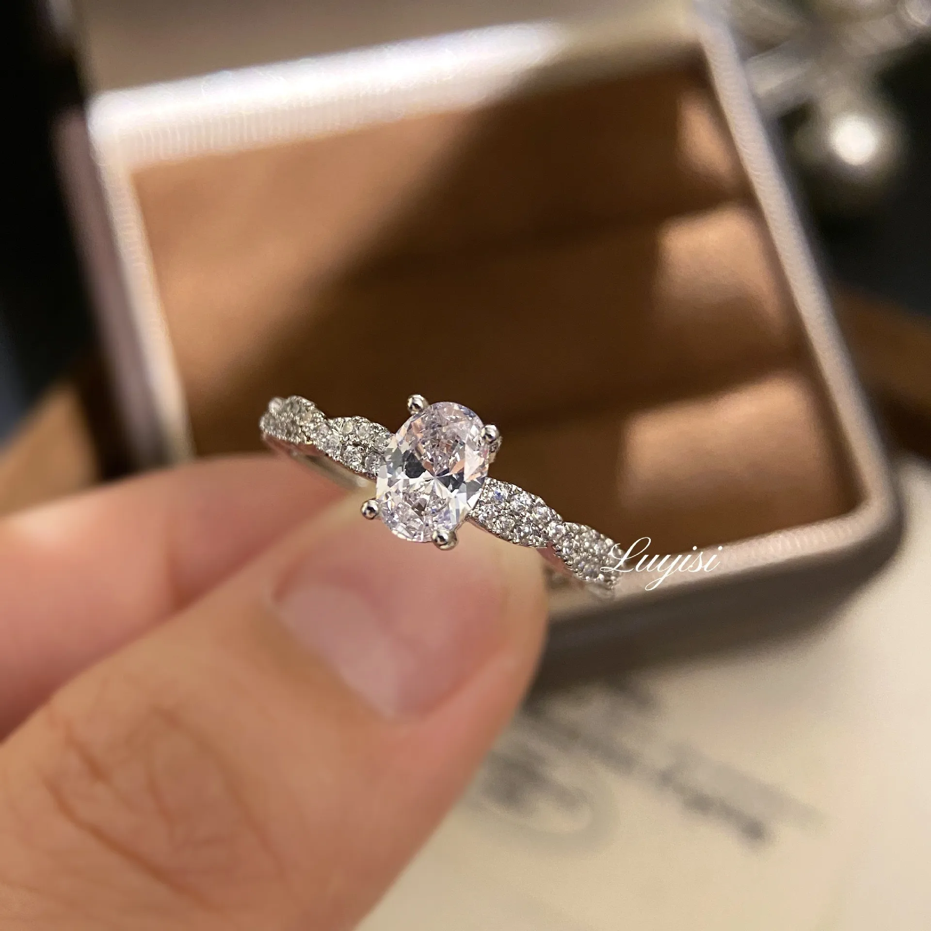 Rotating Ballet Oval Ring 1ct Moissanite Women's PT950 Platinum - Symbol of elegant love, ideal gift option for best friends