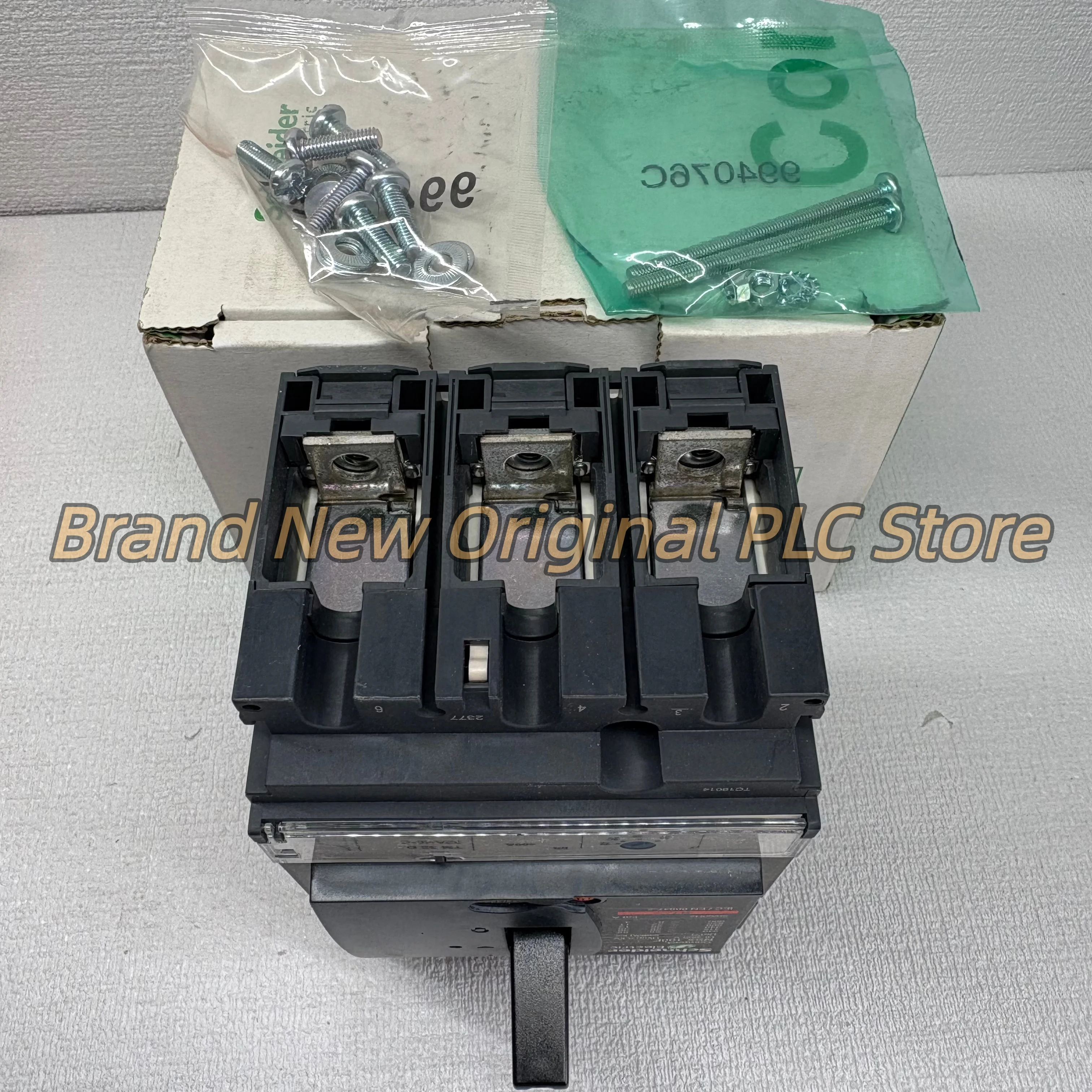 New LV429635 NSX100F TM32D 3P3D Molded Case Circuit Breaker original