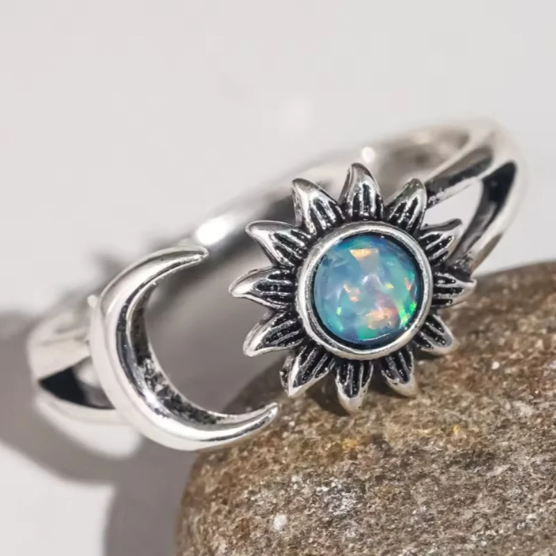 Vintage Hand Carved Moon Sun Delicate Opening Finger Ring Women's Elegant Unique Accessories with Synthetic Opal Banquet Jewelry