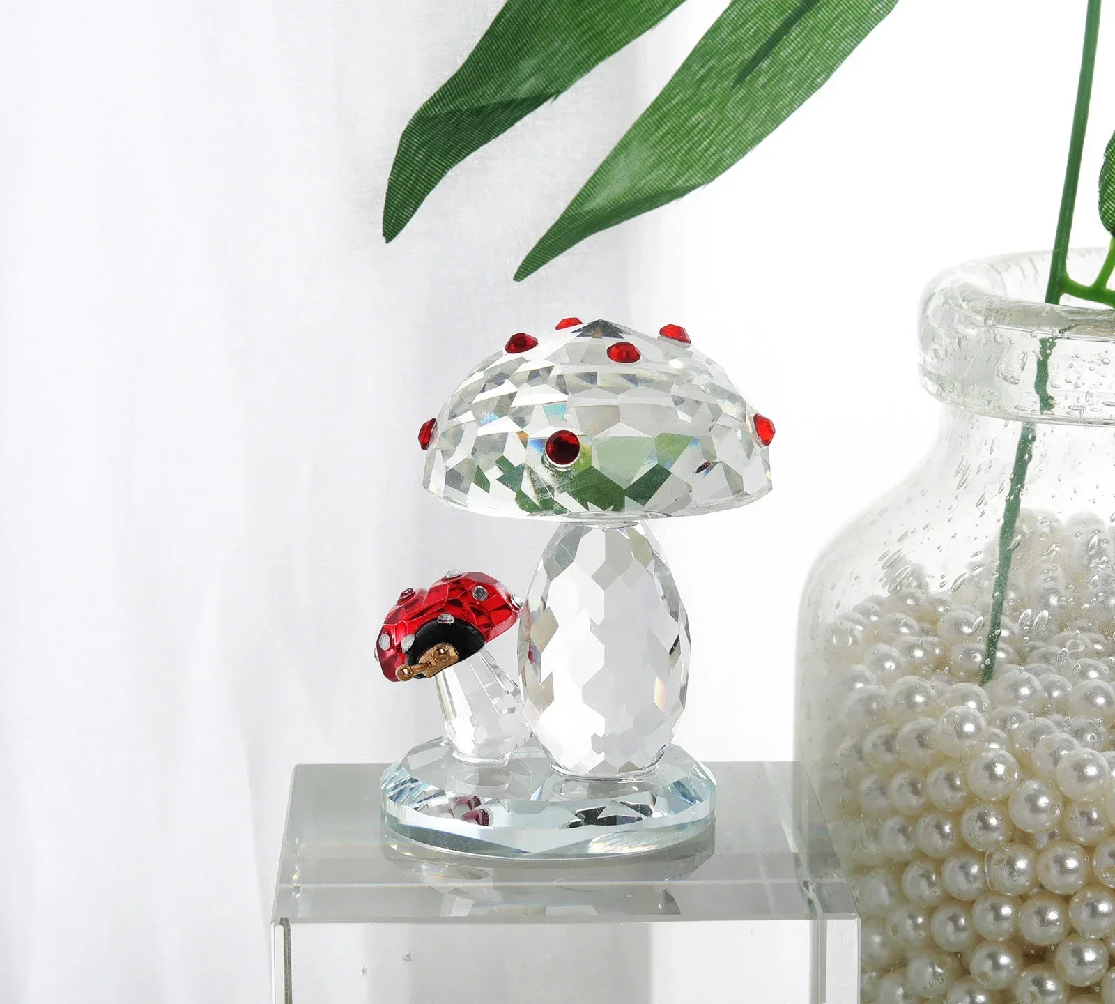 Small Mushroom Ladybug Clear Crystal Ornaments Creative Crafts Office Ornaments June 1 Children's Birthday Gifts