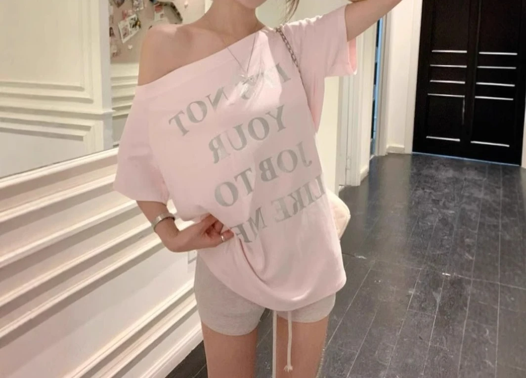 

Beautiful Pink Slanted Shoulder Short-sleeved T-shirt for Women's Summer New Letter-printed Loose Off-the-shoulder Top