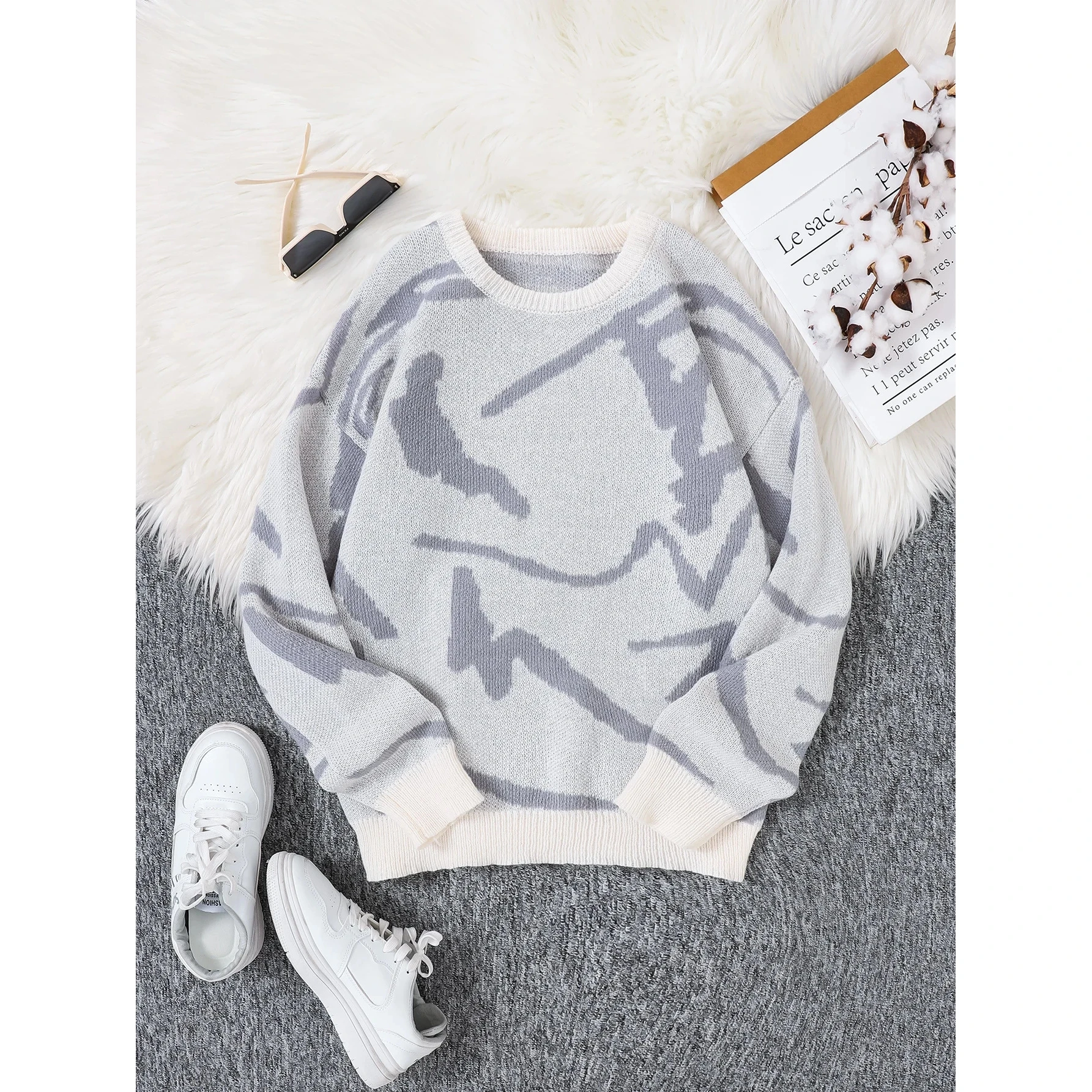 Modny, luźny, długi sweter z okrągłym dekoltem, dzianinowy, idealny na jesień i zimę, stylowy streetwear, wygodny i swobodny top.