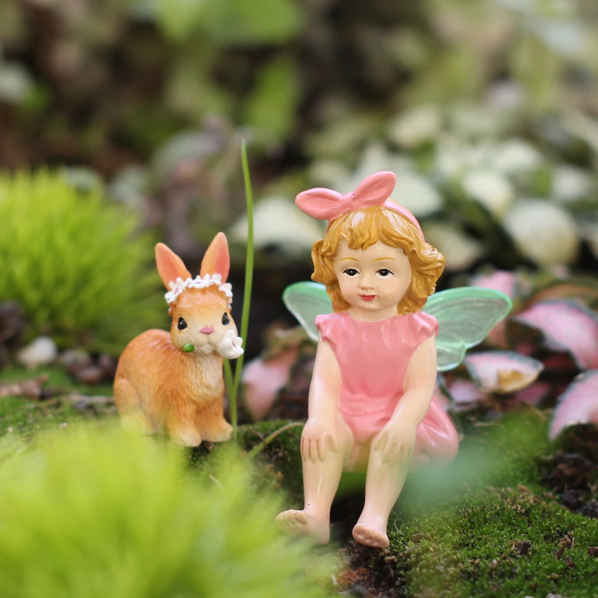 2PCS Girl and Rabbit, Made of Resin Material, Wings Can Glow, Suitable for Outdoor Courtyard Lawn Bonsai Decoration, Valentine's