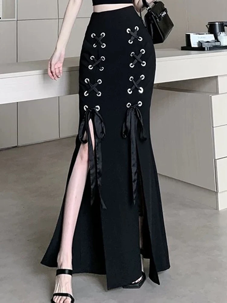 Spring/summer 2025 new fashion design sense cross-strap open crotch skirt temperament slim high waist fishtail skirt.