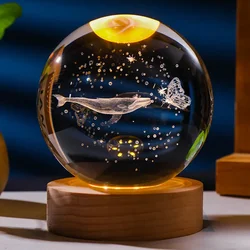 Sfera di cristallo luminosa piccola lampada da notte interfaccia Usb Base in legno massello 3d intaglio interno per inviare piccoli ornamenti creativi per ragazzi