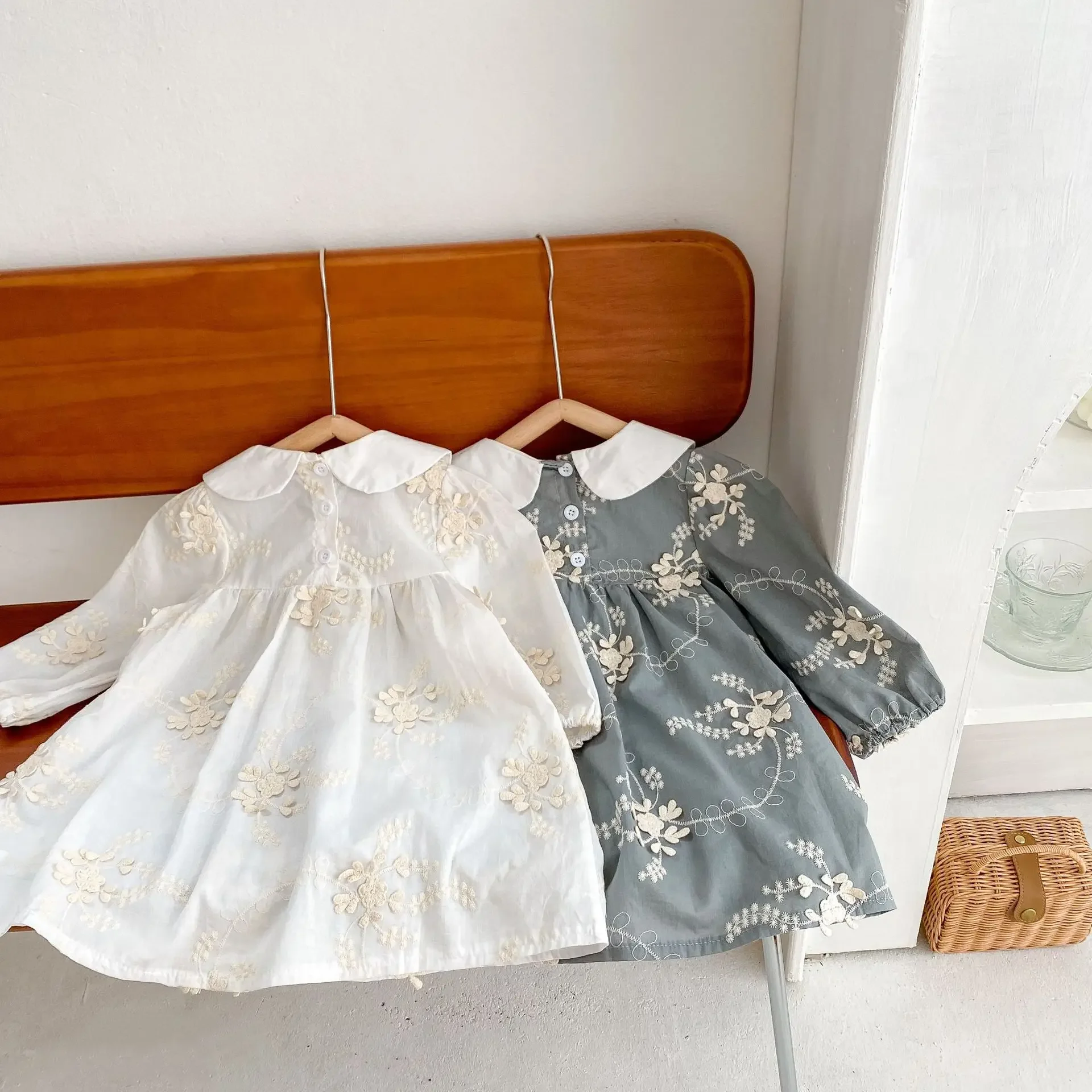 

1475B 2024 Spring Baby Girl Clothes Sister Clothes Long Sleeve Doll Collar Bodysuit Flower Embroidered Dress Sweet Girl Clothes