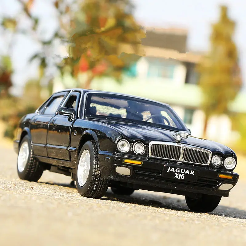 Jaguar-modelo de coche de aleación XJ6, vehículo clásico de Metal fundido a presión, modelo de coche de alta simulación, Colección Pull Back, juguete para niños, regalo, 1:36