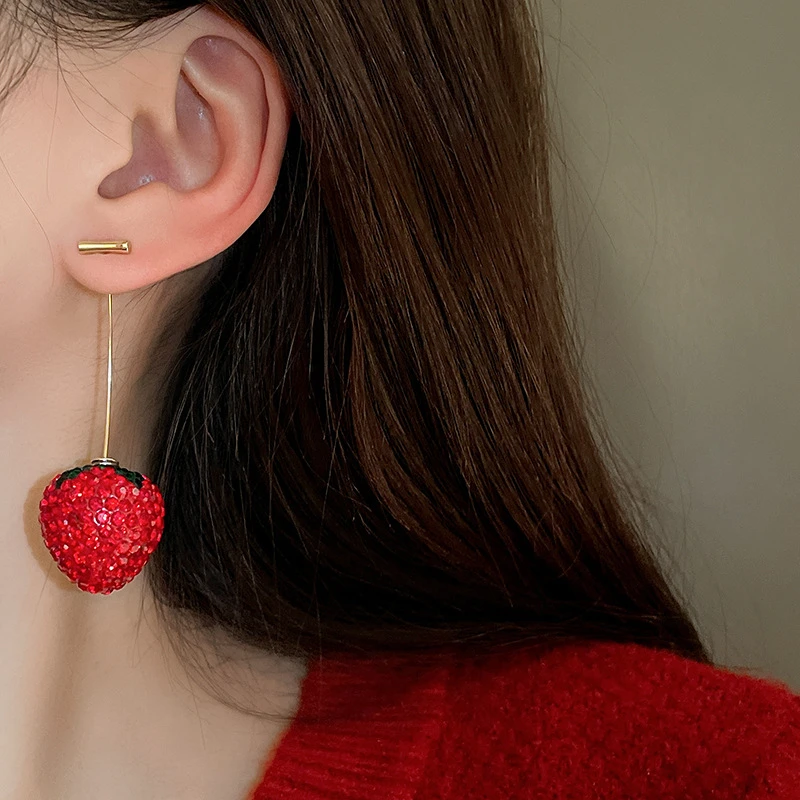 Sweet Strawberry Stud Earrings for Women Shiny Red Rhinestone Fruit Pendant Earrings Temperament Charms Party Wedding Jewelry