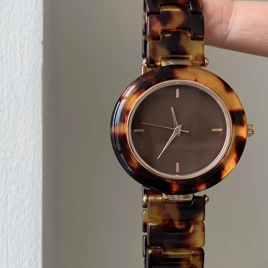 

Нишевые белые женские часы с леопардовым принтом, цветные простые кварцевые часы в стиле ретро