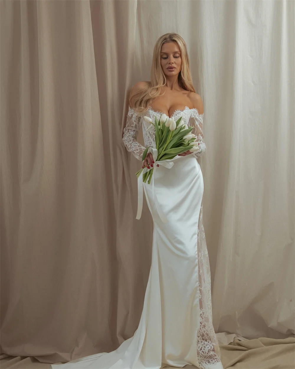 طوكيو مخصص الجانب الأبيض السامية سبليت فساتين الزفاف قبالة الكتف أكمام أثواب الزفاف أنيقة حورية البحر أثواب الزفاف