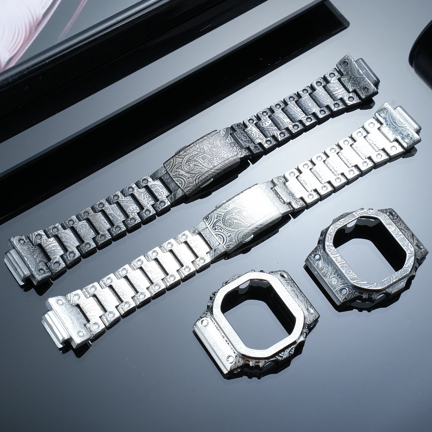 Men's stainless steel case, suitable for Casio GM-5600 steel watch strap with 16mm width, engraved pattern set with accessories