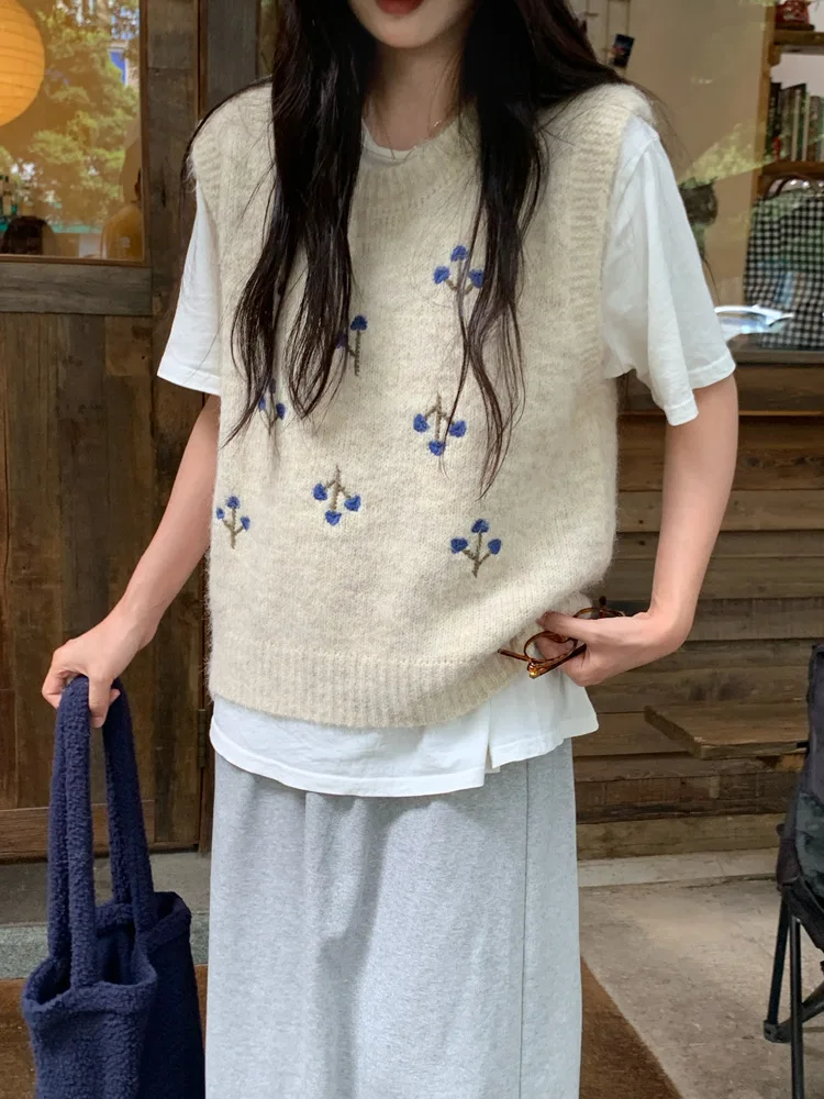 

Korobov Autumn Vintage All Match O Neck Sleeveless Flower Embroidery Sweater Vest Women Jumpers