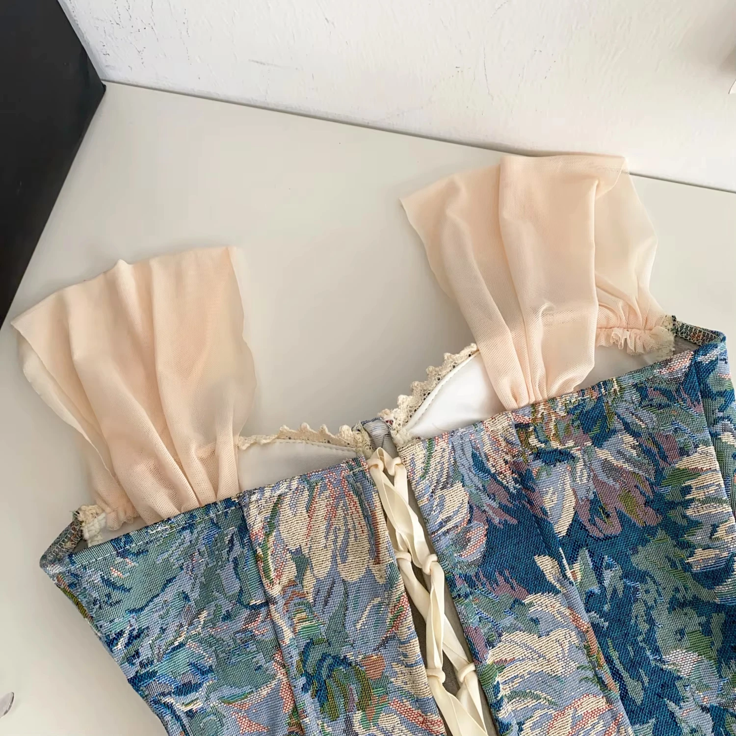 Damen Vintage Blumen-Korsett-Bustier-Top mit abnehmbaren Netzärmeln, Spitzenbesatz und Rückenband, Y2K Party Damen Crop Tops – Detail 7