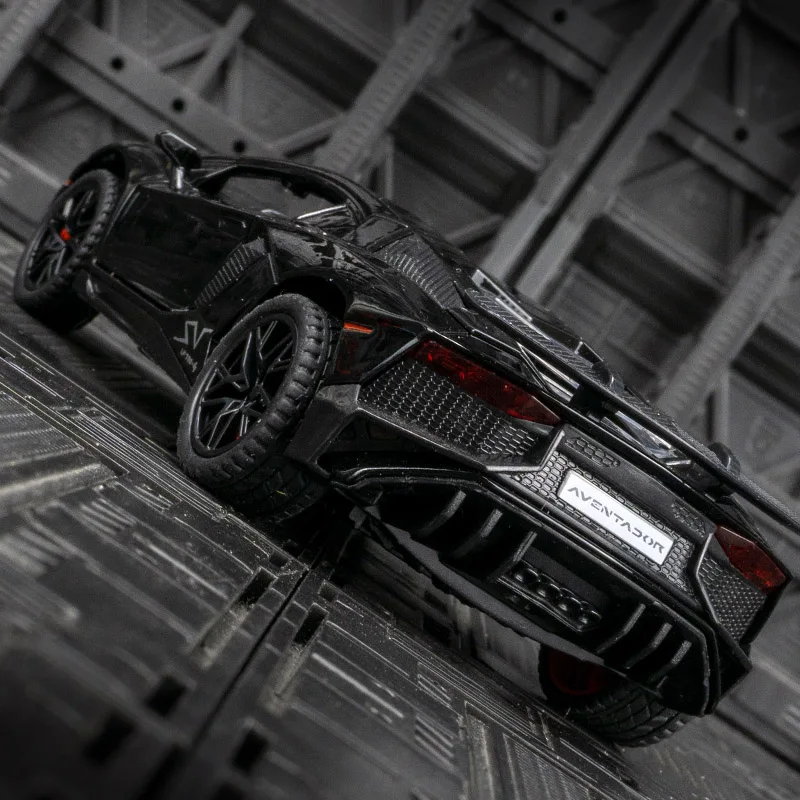 1:32 LP750-4 Alloy Sports Car Model has sound and lighting functions doors can be opened has simulated sound and lighting
