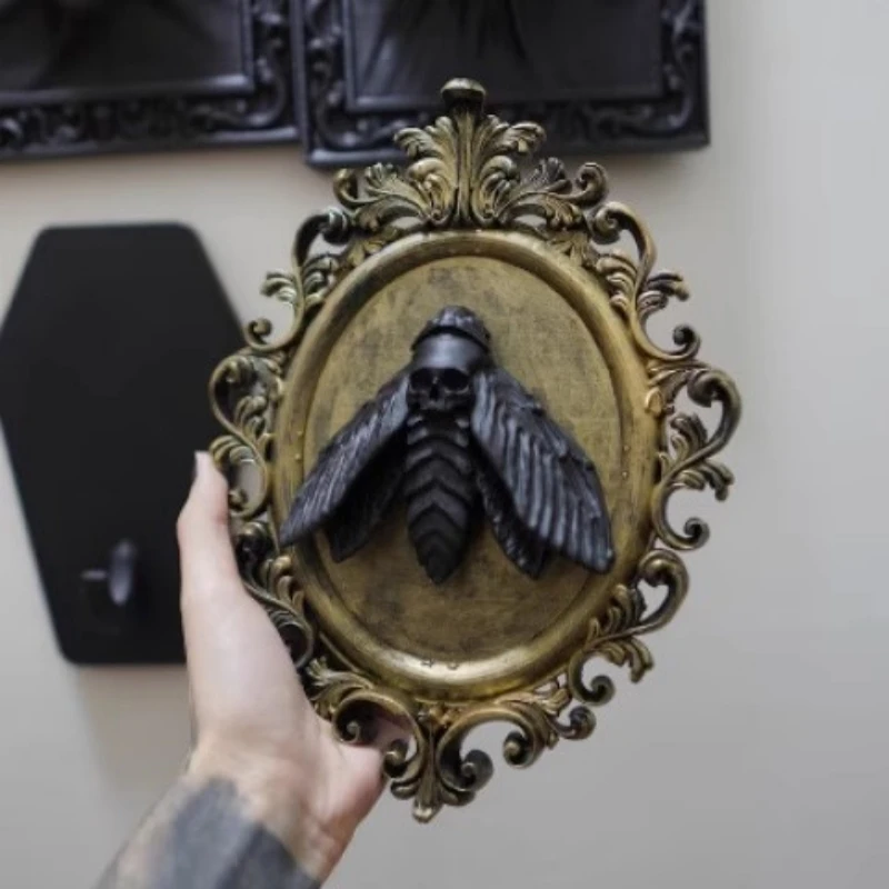 

Halloween Gothic Art Resin Creature Wall Art Rust-Resistant Vintage Animal Pendant Wall Hangings Framed Taxidermy for Home Decor