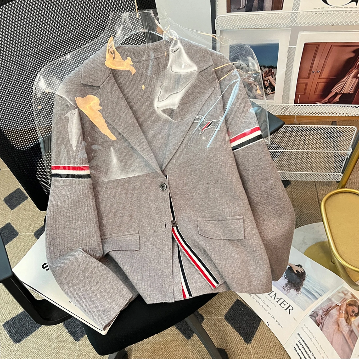 

Повседневный вязаный костюм-кардиган для женщин: осенне-зимняя новинка, стильный дизайн, в университетском стиле, с цветовыми блоками, вышивкой собаки, V-образный вырез