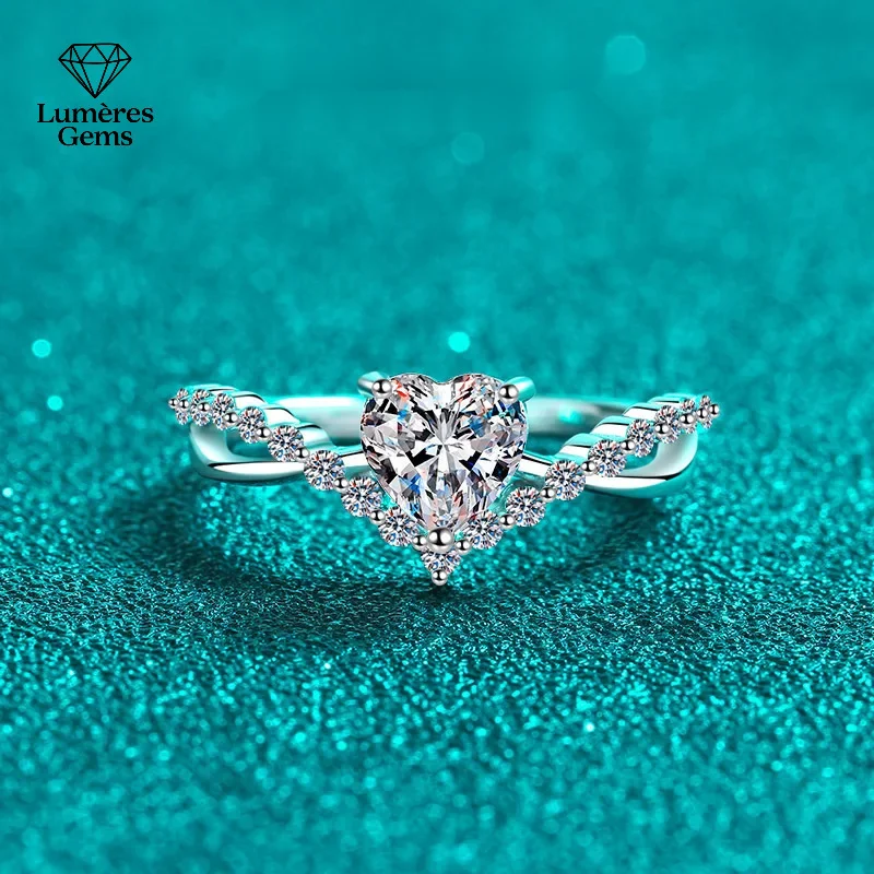 

Lumière Gems PT950 Platinum Manufacturer Spot Wholesale One Heart Love 1 Carat Moissanite Ring Love Proposal Ring