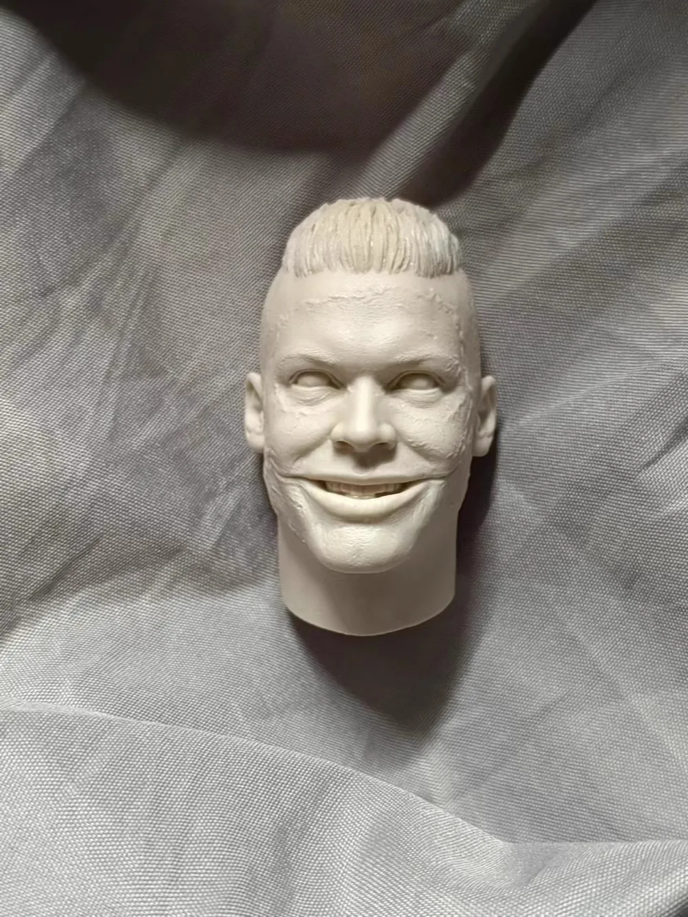 1/6 Die-cast Resin Model Assembly Kit (Jerome Valeska) Head Sculpted Model Toy (55mm) Unpainted