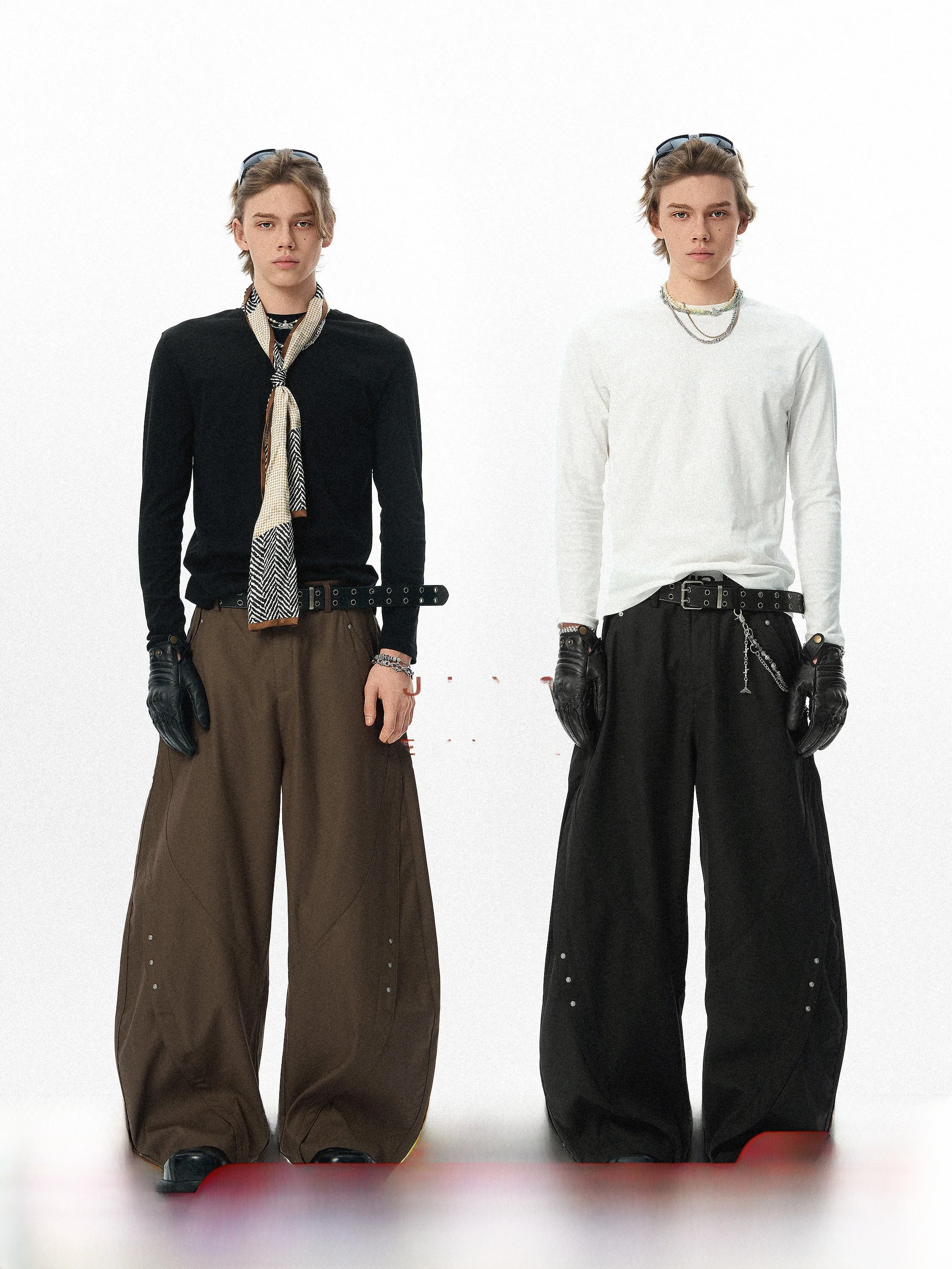 

JHYQ Американские повседневные рабочие брюки Мужские свободные широкие джинсы High Street Прямые брюки с металлическими украшениями и заклепками